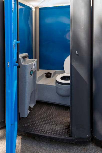 Best Porta potty delivery and setup  in Wamego, KS